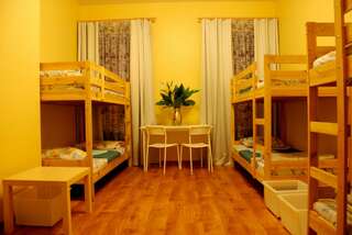 Гостиница Hostel GoodHoliday Санкт-Петербург Кровать в 8-местной общей мужской комнате-2
