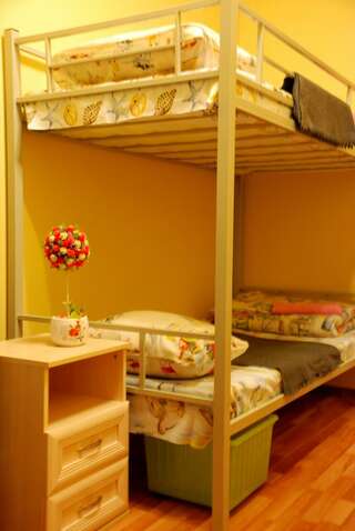 Гостиница Hostel GoodHoliday Санкт-Петербург Кровать в 4-местной общей женской комнате-6