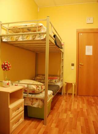 Гостиница Hostel GoodHoliday Санкт-Петербург Кровать в 4-местной общей женской комнате-7