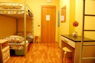 Гостиница Hostel GoodHoliday Санкт-Петербург Кровать в 4-местной общей женской комнате-8