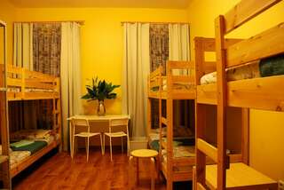 Гостиница Hostel GoodHoliday Санкт-Петербург Кровать в 8-местной общей мужской комнате-1