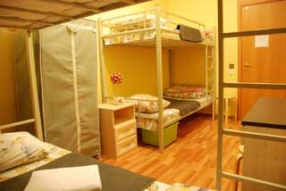 Гостиница Hostel GoodHoliday Санкт-Петербург Кровать в 4-местной общей женской комнате-4