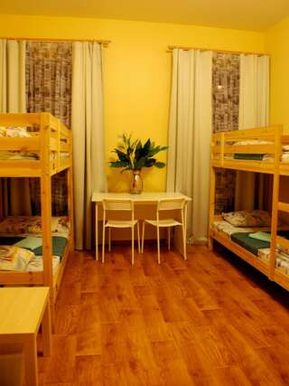 Гостиница Hostel GoodHoliday Санкт-Петербург Кровать в 8-местной общей мужской комнате-3