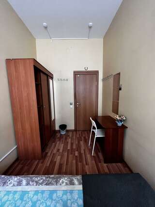 Гостиница Hostel GoodHoliday Санкт-Петербург Комната эконом №5-3